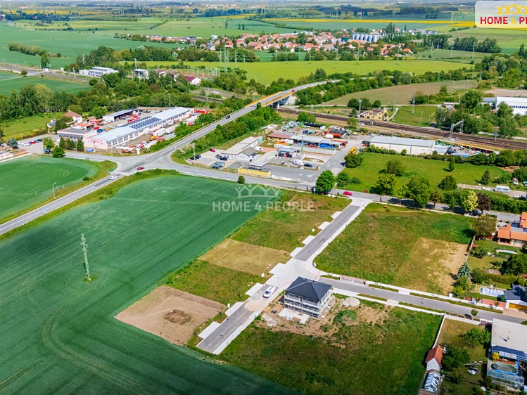 Prodej stavebního pozemku 587 m² - foto 1