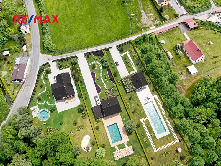 Prodej stavebního pozemku 2 207 m² - foto 6