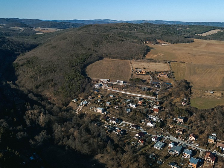 Prodej podílu 1/4 stavebního pozemku 6 811 m² - foto 8
