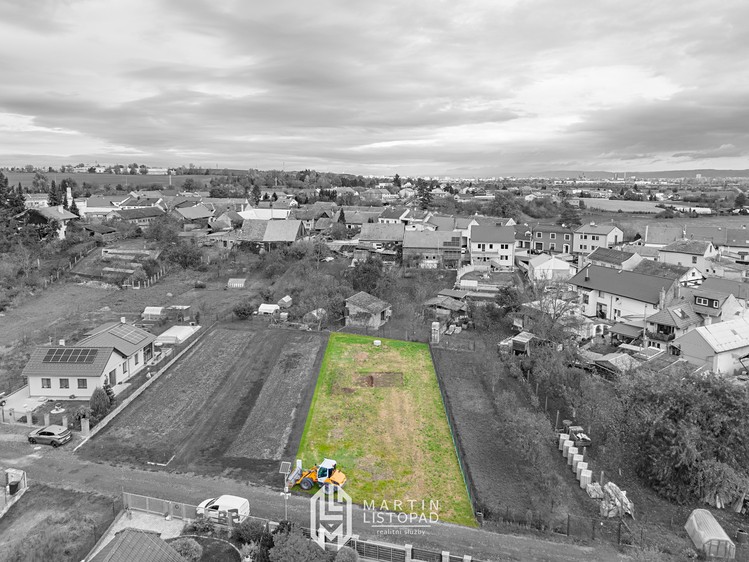 Prodej stavebního pozemku 745 m² - foto 1