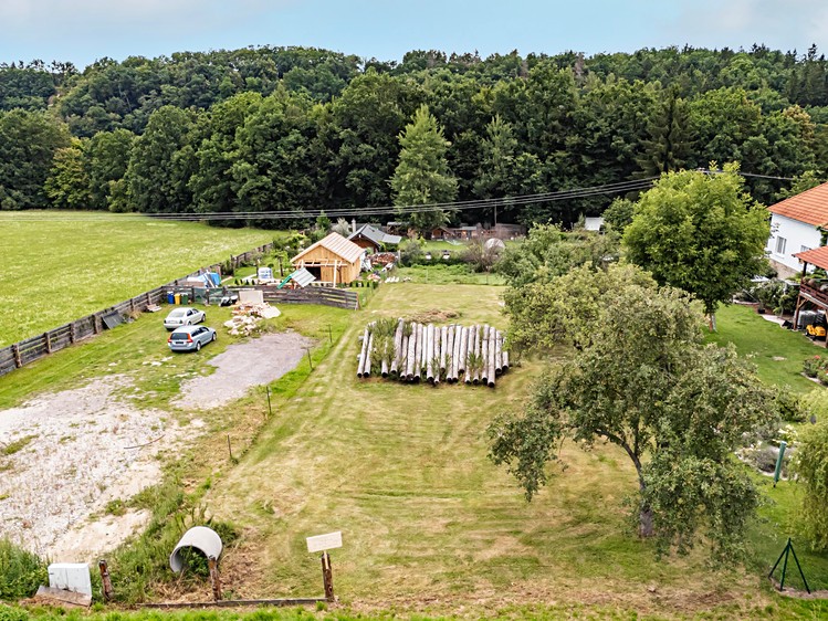 Prodej stavebního pozemku 2 049 m² - foto 2