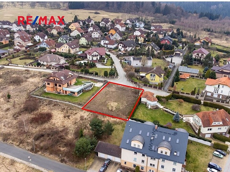 Prodej stavebního pozemku 822 m² - foto 1