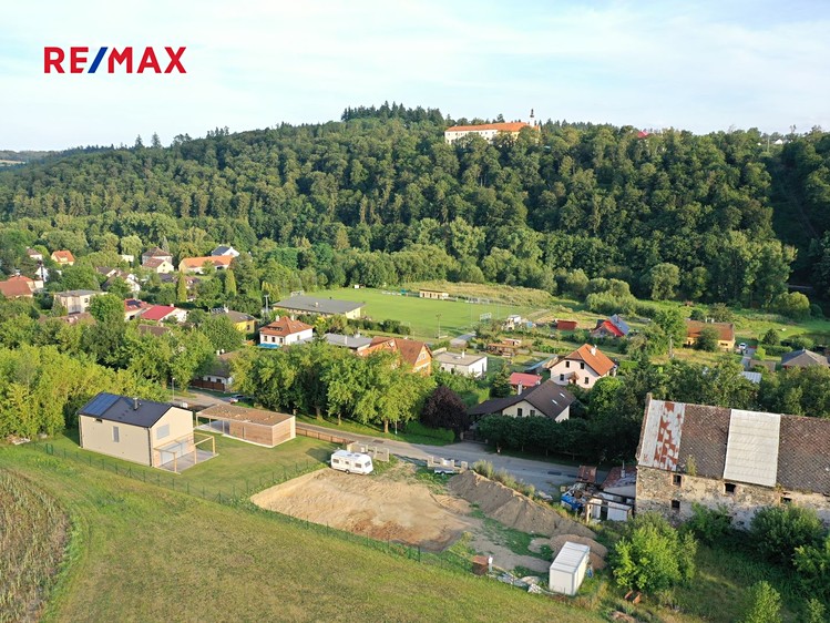 Prodej stavebního pozemku 1 130 m² - foto 1