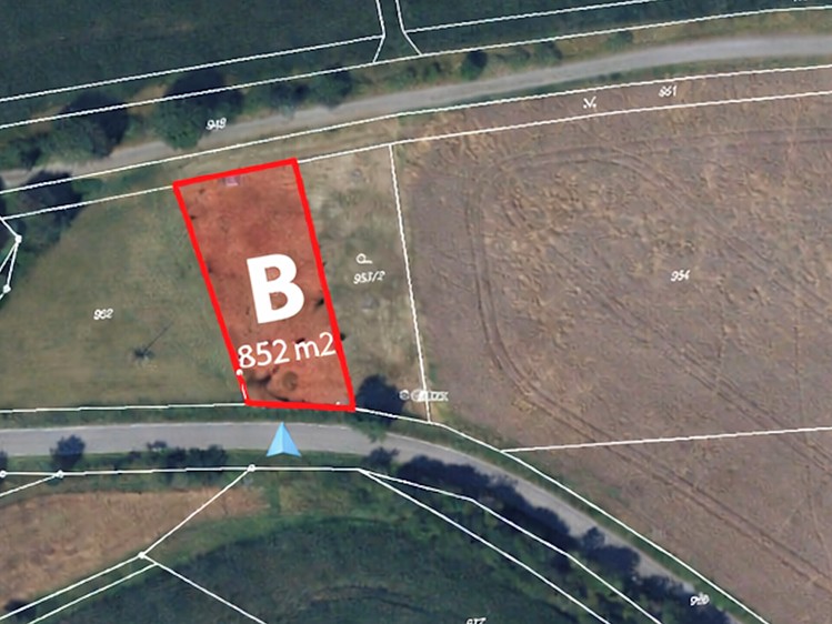 Prodej stavebního pozemku 853 m² - foto 3