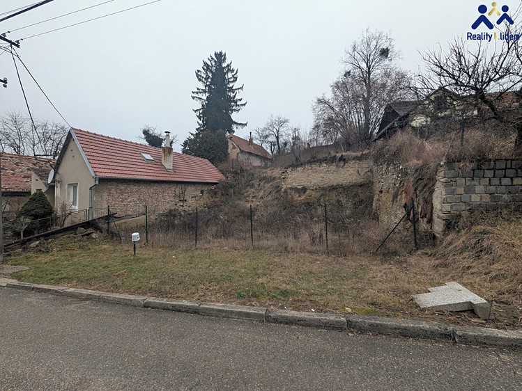 Prodej stavebního pozemku 1 952 m² - foto 6