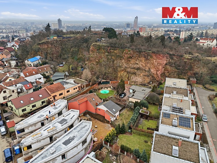 Prodej stavebního pozemku 1 842 m² - foto 8