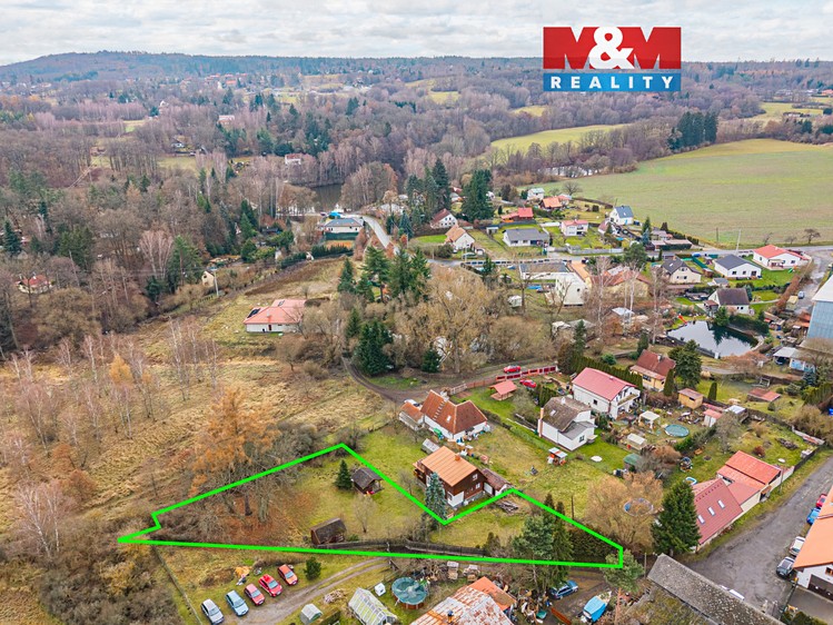 Prodej stavebního pozemku 1 300 m² - foto 1