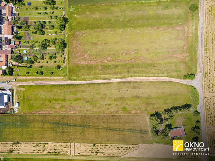Prodej  stavebního pozemku 809 m² - foto 6
