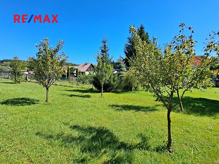 Prodej stavebního pozemku 606 m² - foto 1