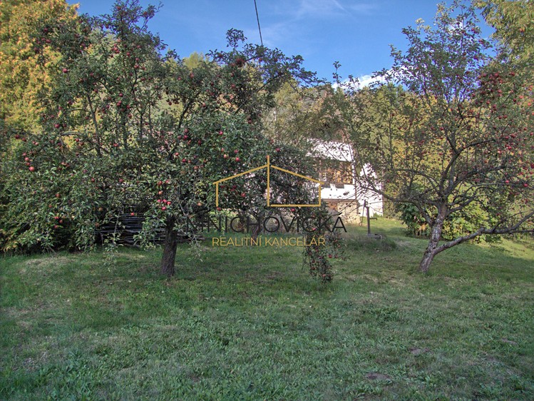 Prodej stavebního pozemku 1 040 m² - foto 5