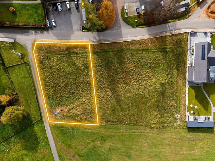 Prodej stavebního pozemku 1 561 m² - foto 1