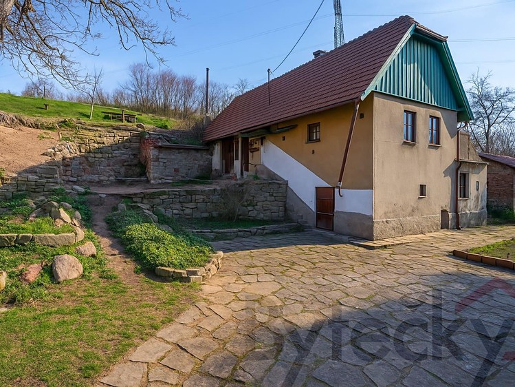 Prodej stavebního pozemku 1 820 m² - foto 5