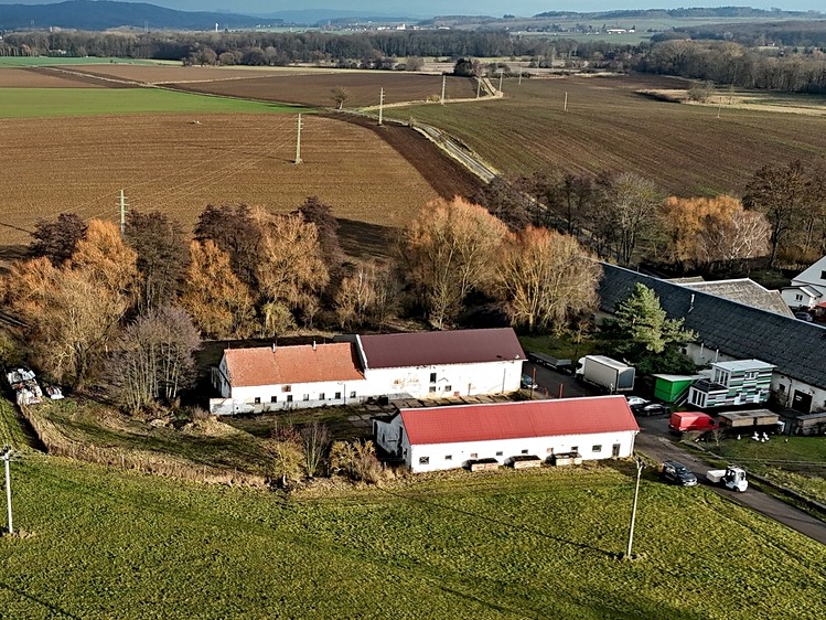 Prodej komerční nemovitosti 900 m² - foto 1