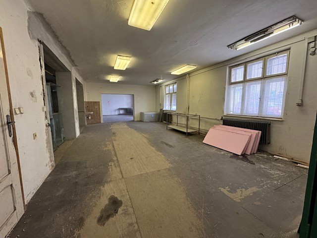 Prodej výrobní haly, prostoru 2 000 m² - foto 2