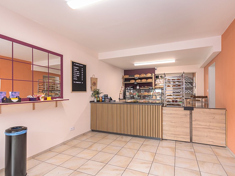 Prodej obchodního prostoru 68 m² - foto 1