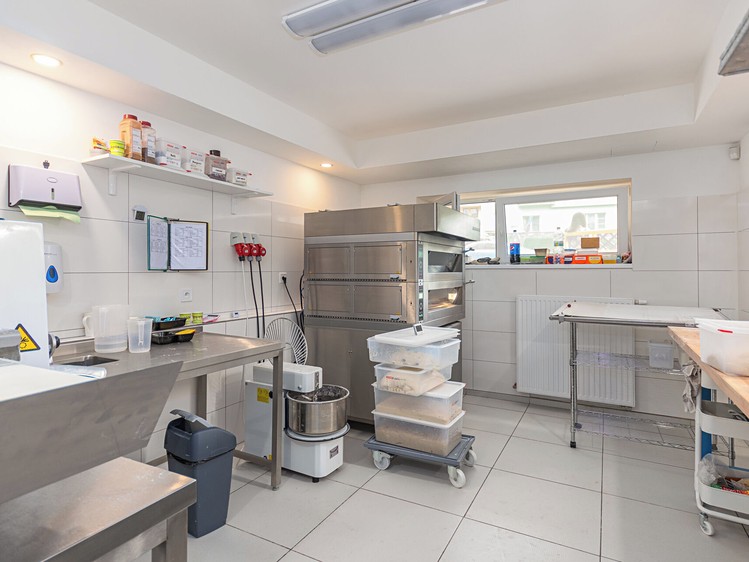 Prodej obchodního prostoru 68 m² - foto 6