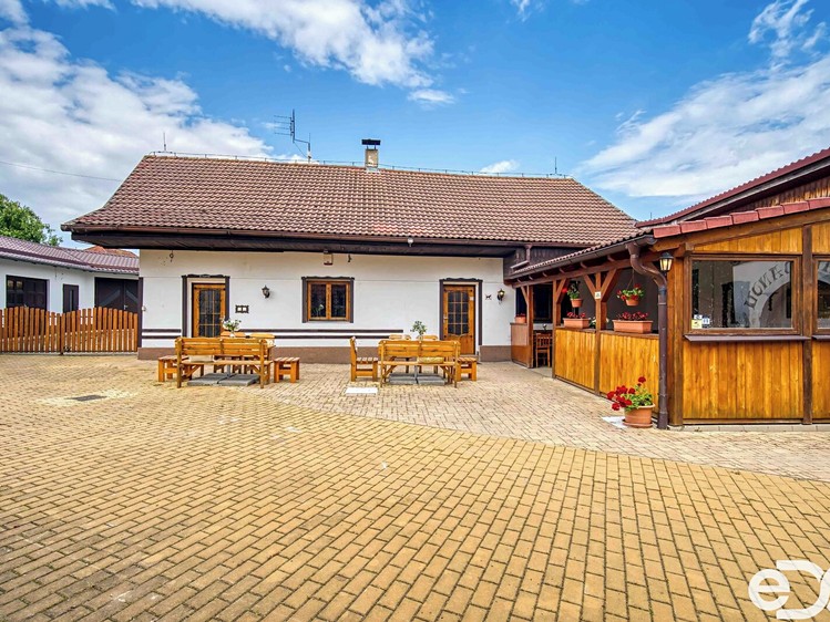 Prodej restaurace 178 m² - foto 1