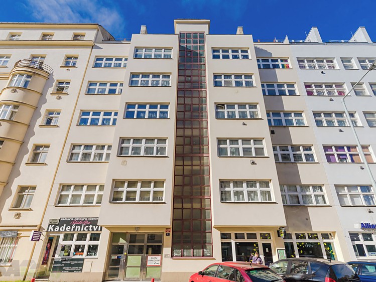 Prodej činžovního domu 1 999 m² - foto 1
