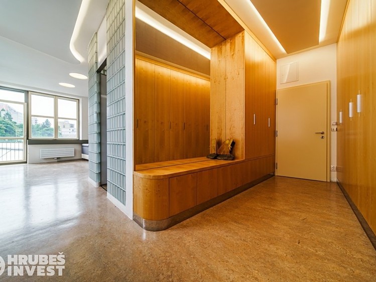 Prodej komerční nemovitosti 2 380 m² - foto 8