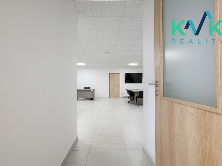 Prodej kanceláře 92 m² - foto 2