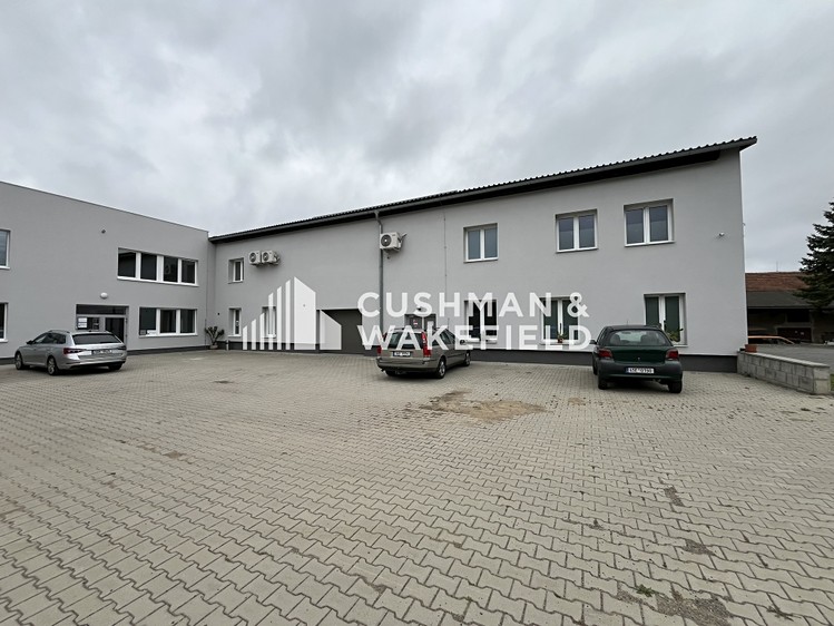 Prodej výrobní haly, prostoru 2 800 m² - foto 1