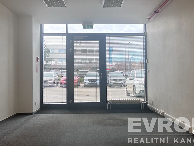 Prodej obchodního prostoru 73 m² - foto 8