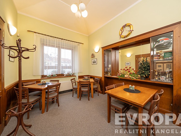 Prodej komerční nemovitosti 330 m² - foto 2