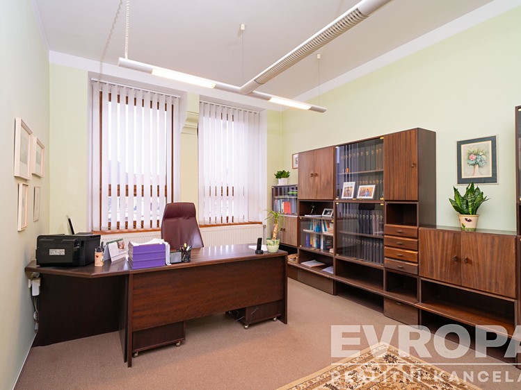 Prodej komerční nemovitosti 330 m² - foto 3