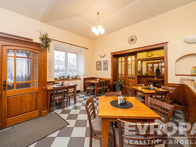 Prodej komerční nemovitosti 330 m² - foto 5