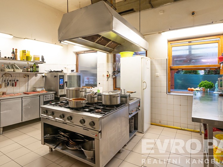 Prodej komerční nemovitosti 330 m² - foto 7