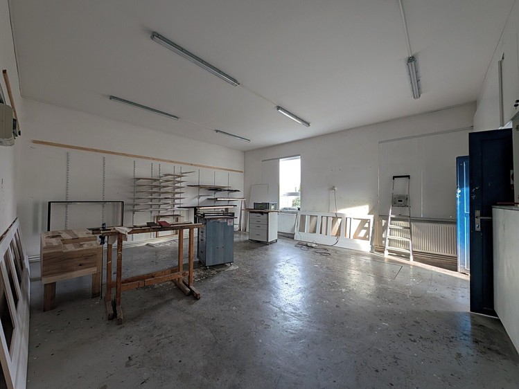 Prodej výrobní haly, prostoru 2 000 m² - foto 4