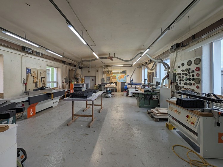 Prodej výrobní haly, prostoru 2 000 m² - foto 1