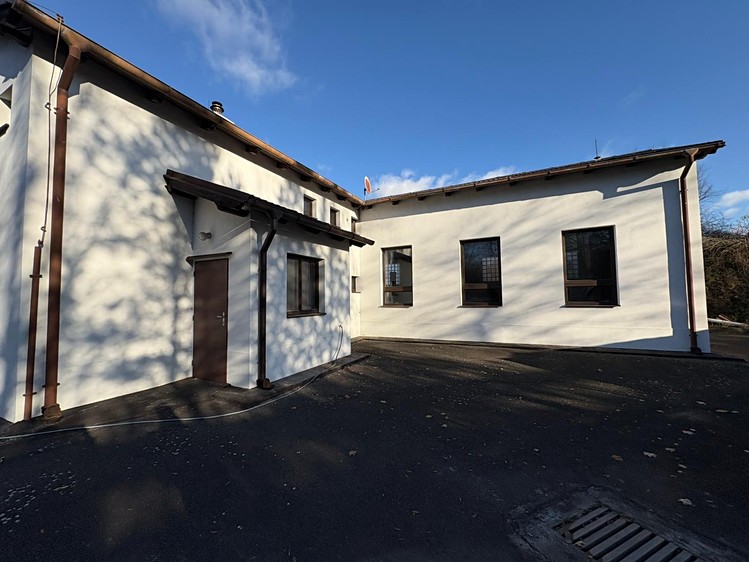 Prodej kanceláře 161 m² - foto 1
