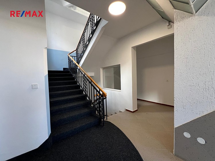 Prodej kanceláře 450 m² - foto 4