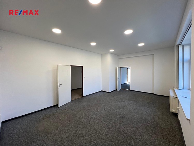 Prodej kanceláře 450 m² - foto 8