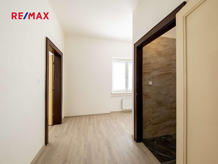 Prodej kanceláře 190 m² - foto 4