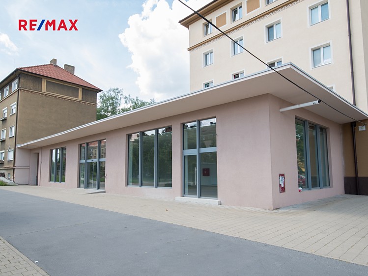 Prodej obchodního prostoru 460 m² - foto 1