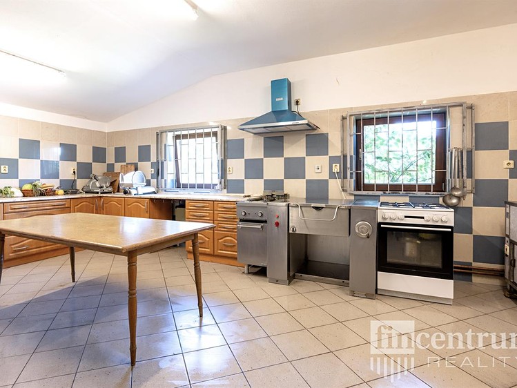 Prodej komerční nemovitosti 1 698 m² - foto 5