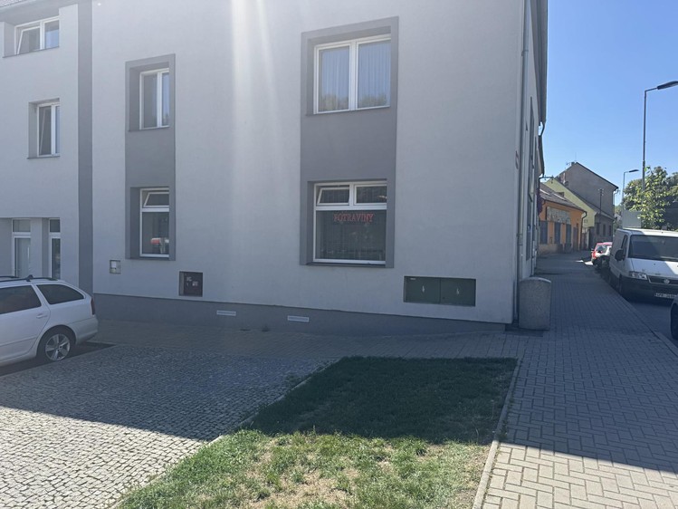 Prodej obchodního prostoru 87 m² - foto 1
