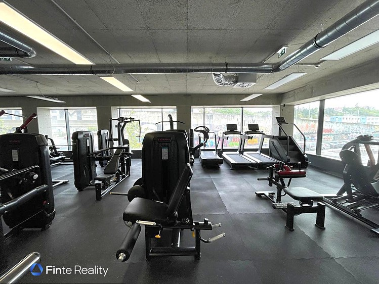 Prodej komerční nemovitosti 216 m² - foto 1