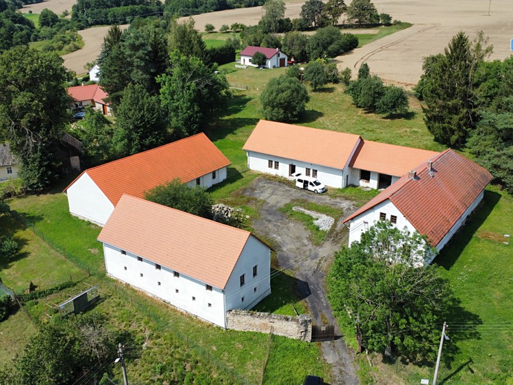 Prodej zemědělského objektu 1 150 m² - foto 1