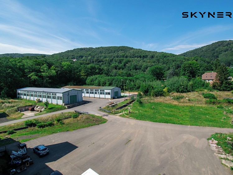 Prodej výrobní haly, prostoru 1 500 m² - foto 1