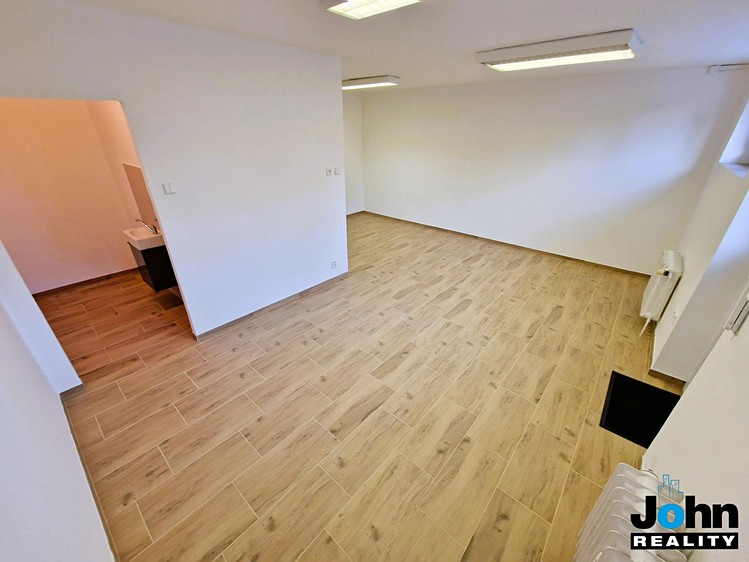 Prodej obchodního prostoru 34 m² - foto 1