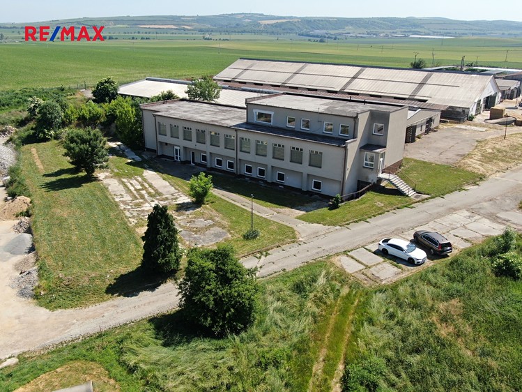 Prodej výrobní haly, prostoru 1 500 m² - foto 1