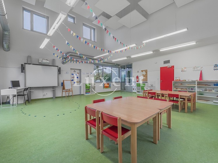 Prodej komerční nemovitosti 310 m² - foto 1