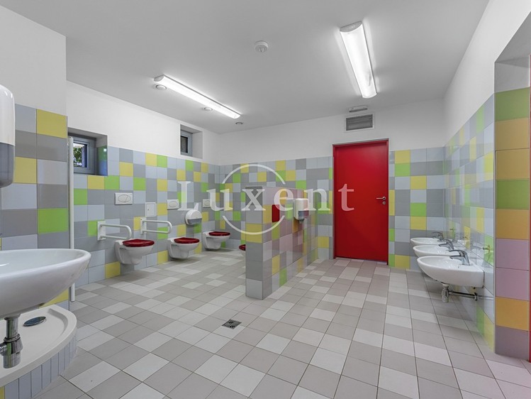Prodej komerční nemovitosti 310 m² - foto 4