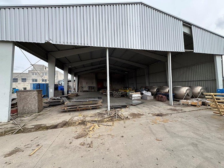 Dražba výrobní haly, prostoru 4 782 m² - foto 3