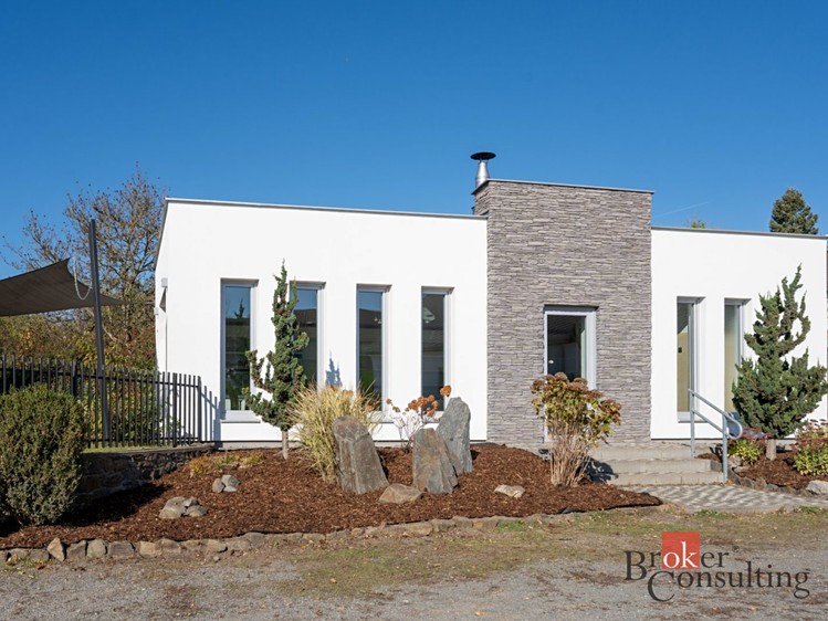 Prodej obchodního prostoru 70 m² - foto 1