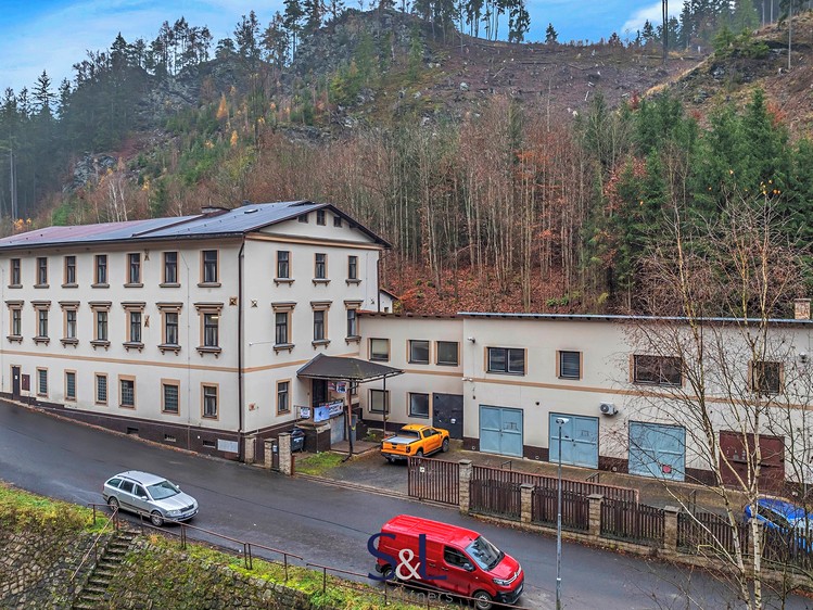Prodej komerční nemovitosti 2 098 m² - foto 1