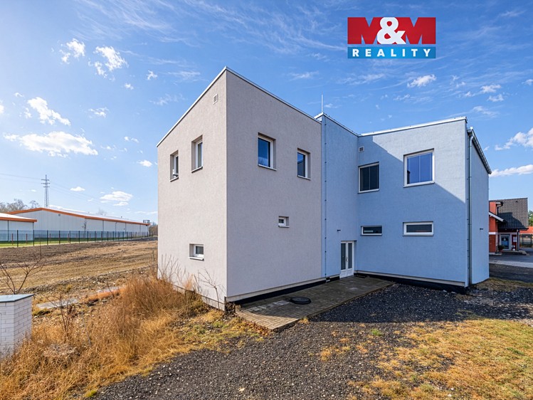 Prodej obchodního prostoru 326 m² - foto 1